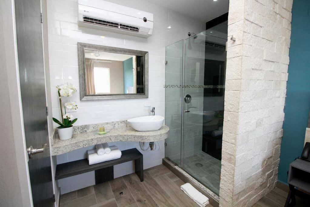 Bfh Attraction Deluxe Hotel Playa del Carmen Kültér fotó